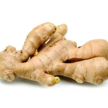 Fresh ginger root pieces weighing 200g.