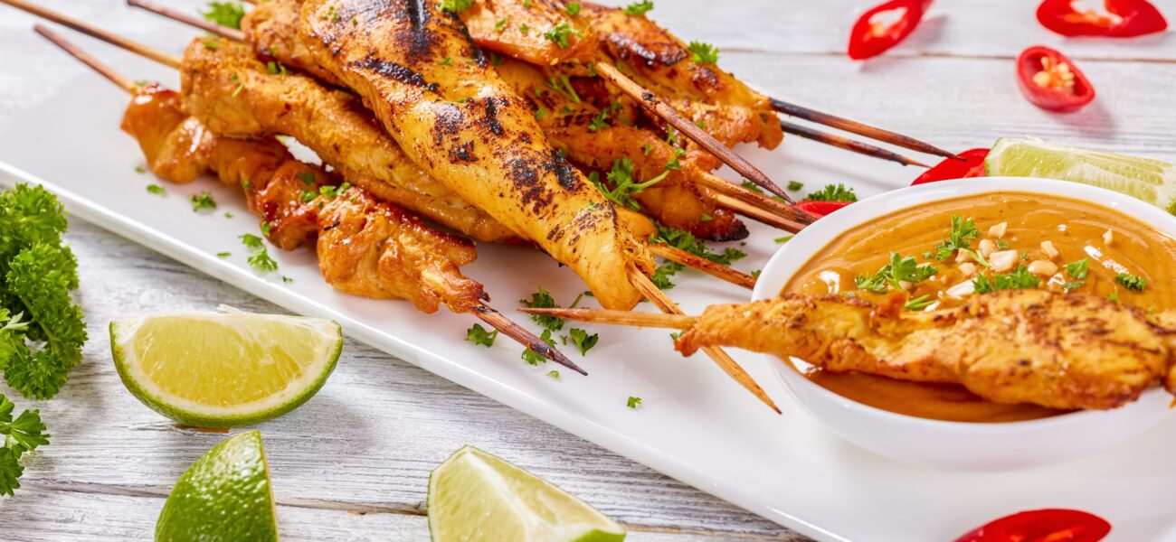 THAI STYLE BBQ - CHICKEN SATAY - THAI CHICKEN SATAY WITH PEANUT SAUCE RECIPE (SATAY GAI)