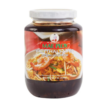 Mae Ploy Pad Thai Sauce bottle (520g), showcasing its rich, flavorful blend ideal for authentic Pad Thai dishes.