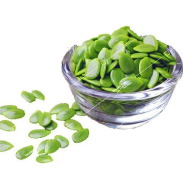 Fresh White Popinac Seeds (Med Kra Tin) – ideal for Thai salads, soups, and stir-fried dishes.