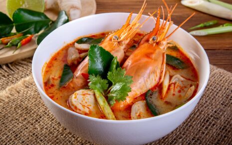 TOM YUM GOONG (THAI HOT AND SOUR SHRIMP SOUP)