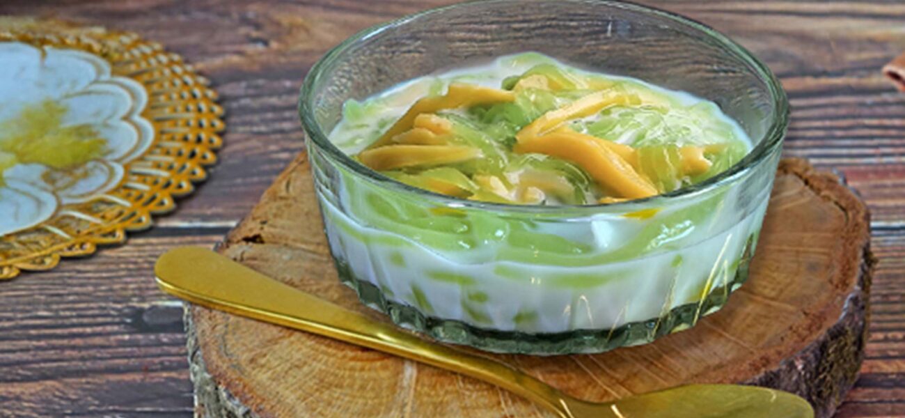 Chewy Pandan Noodles In Sweet Coconut Milk (Lod Chong) สูตรลอดช่อง
