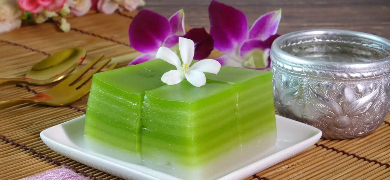 Thai Pandan Steamed Layer Cake (Khanom Chan)