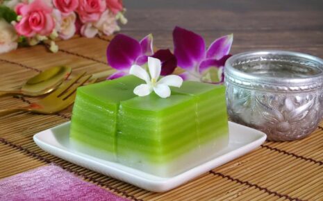 Thai Pandan Steamed Layer Cake (Khanom Chan)