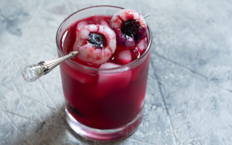 HALLOWEEN EYEBALL FIZZ-RAMBUTAN & BLUEBERRY RED SODA